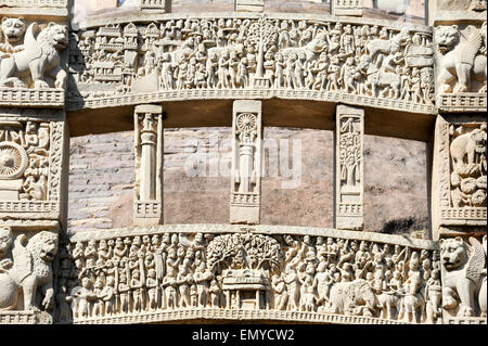 Detail des Tores an große buddhistische Stupa in Sanchi, Madhya Pradesh, Indien Stockfoto