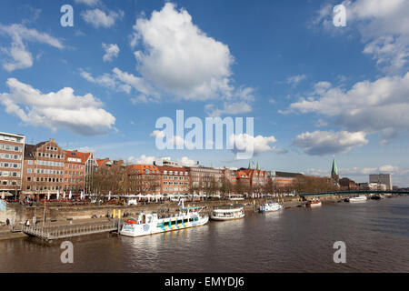 Waterfront-Gebäude an der Weser in Bremen, Deutschland Stockfoto