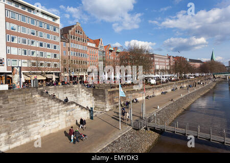 Uferpromenade an der Weser in Bremen, Deutschland Stockfoto