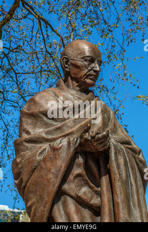 Die Statue von Mahatma Gandhi, Parliament Square London Stockfoto