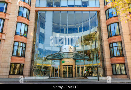 Tagesansicht des Londoner Büros von BNP Paribas Corporate, London England Stockfoto