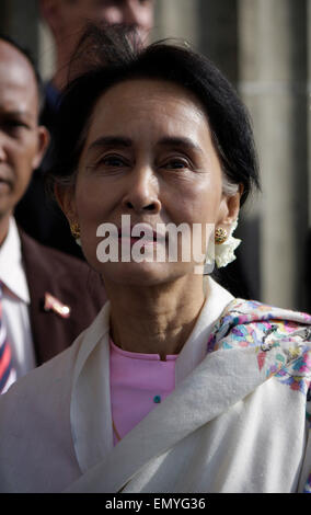 Aung San Suu Kyi - Gang Durch Das Brandenburger Tor, 12. April 2014, Berlin. Stockfoto