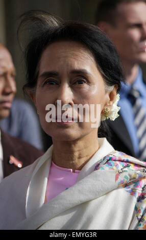 Aung San Suu Kyi - Gang Durch Das Brandenburger Tor, 12. April 2014, Berlin. Stockfoto