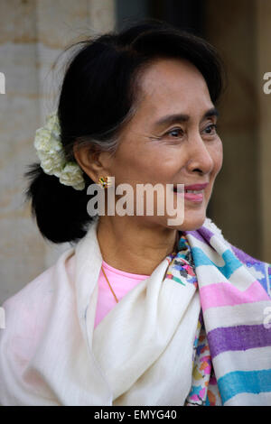 Aung San Suu Kyi - Gang Durch Das Brandenburger Tor, 12. April 2014, Berlin. Stockfoto