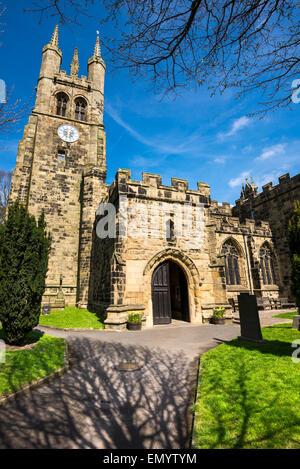 Die Pfarrkirche von St. Johannes der Täufer, auch bekannt als die "Kathedrale des Peak" in dem Dorf Tideswell, Derbyshire. Stockfoto