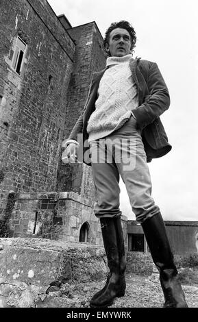 Britische Schauspieler David Hemmings, abgebildet in Oranmore Burg ist etwa 10km von Galway City, 21. Juni 1968. David Hemmings liegt in Irland zum Film Alfred The Great, nächsten Jahres erscheinen. Stockfoto