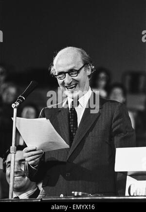 Kanzler des Finanzministeriums Anthony Barber hält eine Rede bei der zweiten und letzten Tag die konservative Frau Konferenz Zentrum Hall, Westminster. 23. Mai 1973. Stockfoto