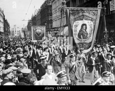 Orange Auftrag Schlacht des Boyne-Day-Parade durch die Straßen von Belfast 13. Juli 1935 Stockfoto