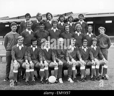 Abderdeen FC Pose für ein Pre-Saison-Gruppenfoto. Sie sind hintere Reihe von links nach rechts: R. Miller, Taylor, Wilson, Harper, Graham, Hermiston, Zentrum: Teddy Scott (Trainer) G Murray, Clark, jung, Geoghegan, Boel, Jarvie und Physio Ron Coutts. Vordere Reihe: Buc Stockfoto