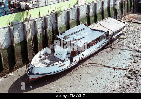 Das Ausflugsschiff Marquise sank nachdem er von der Bagger Bowbelle auf der Themse in den frühen Morgenstunden des 20. August 1989 getroffen. 131 Personen an Bord, einschließlich Besatzung und Kellner, besuchten eine Privatparty zum 26. Geburtstag von Ant Stockfoto