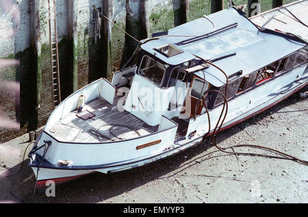 Das Ausflugsschiff Marquise sank nachdem er von der Bagger Bowbelle auf der Themse in den frühen Morgenstunden des 20. August 1989 getroffen. 131 Personen an Bord, einschließlich Besatzung und Kellner, besuchten eine Privatparty zum 26. Geburtstag von Ant Stockfoto