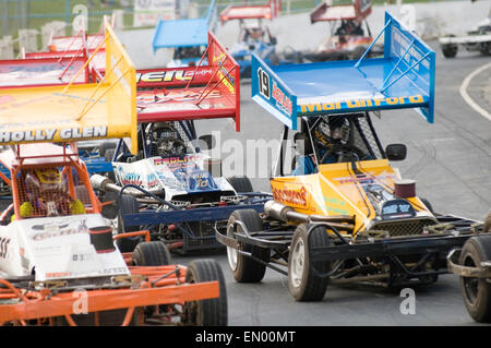 F2 Formel 2 Stock Car-Autos Rennen Rennen Rennen Ovalbahn Flügel Flügel Abtrieb offenen Rädern Asphalt kurze Motorsport Sport u Stockfoto