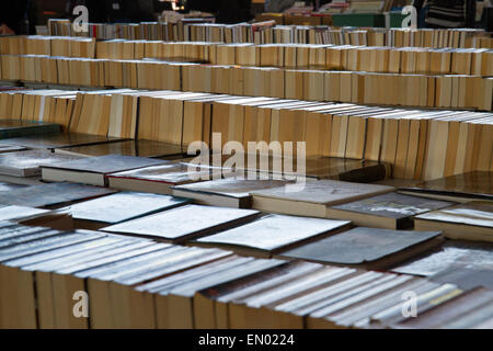 Bücher zum Verkauf auf dem Markt an Londons South Bank Stockfoto