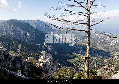 Das Kyrenia-Gebirge von St. Hilarion Burg, in der Nähe von Girne (Kyrenia), Nordzypern Stockfoto