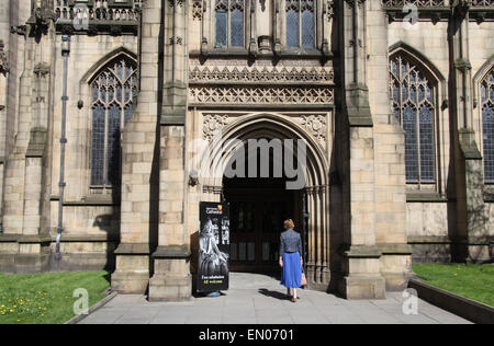 Haupteingang zum Manchester Cathedral Stockfoto