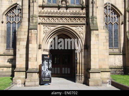 Haupteingang zum Manchester Cathedral Stockfoto