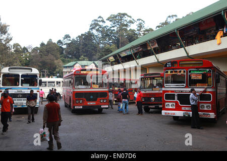 SRI LANKA, Nuwara Eiiya: Busbahnhof Stockfoto