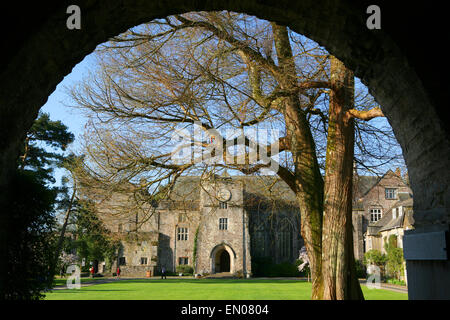 Dartington Hall House and Gardens in der Nähe von Totnes Devon England im Frühjahr. Stockfoto