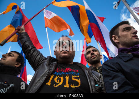 Moskau, Russland. 24. April 2015. Ethnischen Armenier markieren zum 100. Jahrestag des Völkermords an den Armeniern im Osmanischen Reich Kredit: Nikolay Vinokurov/Alamy Live News Stockfoto