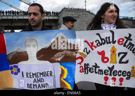 Moskau, Russland. 24. April 2015. Ethnischen Armenier markieren zum 100. Jahrestag des Völkermords an den Armeniern im Osmanischen Reich Kredit: Nikolay Vinokurov/Alamy Live News Stockfoto