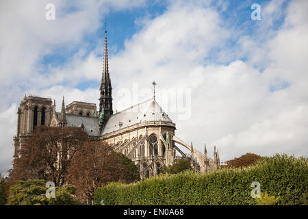 Die Rückansicht der Kathedrale Notre Dame in Paris Frankreich. Stockfoto