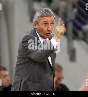 Bonn, Deutschland. 24. April 2015. Basketball-Bundesliga, Telekom Baskets Bonn gegen Bayern München, Apr 24, 2015: Headcoach Svetislav Pesic (Muenchen). Bildnachweis: Jürgen Schwarz/Alamy Live-Nachrichten Stockfoto