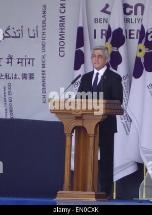 Yerevan, Armenien. 24. April 2015. Armenische Präsident Serzh Sargsyan hält eine Rede anlässlich des 100. Jahrestages des einen Völkermord in Yerevan, Armenien, am 24. April 2015. Armenien statt eine Gedenkfeier Freitag anlässlich des 100. Jahrestages der ein Völkermord durch das Osmanische Reich. Bildnachweis: Wei Dafang/Xinhua/Alamy Live-Nachrichten Stockfoto