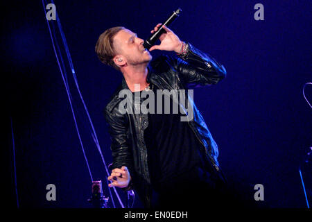 Toronto, Kanada. 24. April 2015. US-amerikanische Pop-Rock-Band OneRepublic mit Lead-Sänger Ryan Tedder (im Bild) führt auf dem Air Canada Centre in Toronto. Bildnachweis: EXImages/Alamy Live-Nachrichten Stockfoto