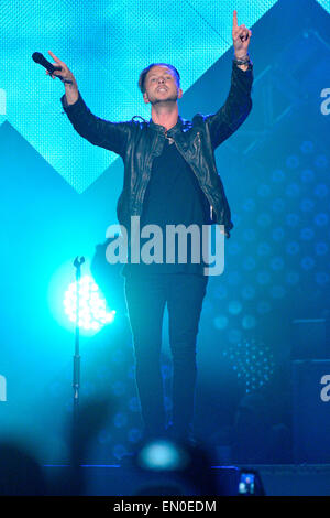 Toronto, Kanada. 24. April 2015. US-amerikanische Pop-Rock-Band OneRepublic mit Lead-Sänger Ryan Tedder (im Bild) führt auf dem Air Canada Centre in Toronto. Bildnachweis: EXImages/Alamy Live-Nachrichten Stockfoto