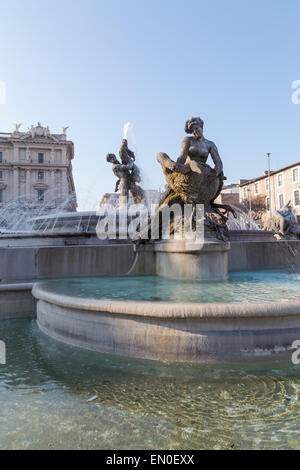 Teil des Brunnens der Najaden an Piazza della Repubblica in Rom während des Tages Stockfoto