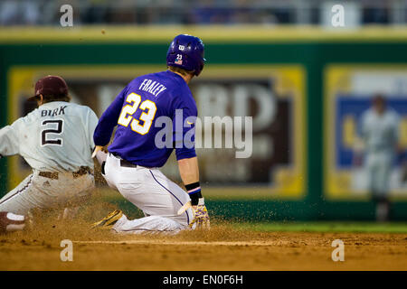 Rouge, LA, USA. 24. April 2015. LSU Tigers Outfielder Jake Fraley (23) während des Spiels zwischen LSU und Texas A & M Alex Box-Stadion in Baton Rouge, Louisiana Bildnachweis: Csm/Alamy Live-Nachrichten Stockfoto
