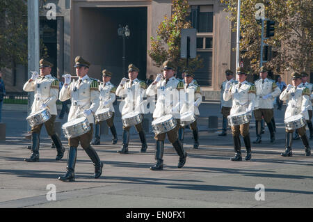 Die Carabineros Wachablösung am Palacio De La Moneda, Santiago, Chile Stockfoto