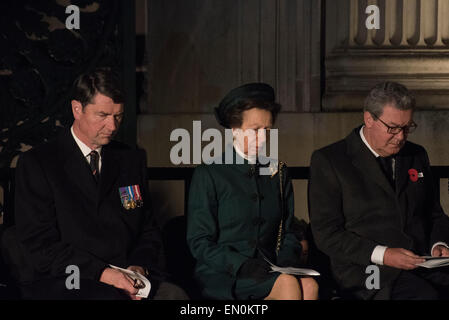 London, UK. 25. April 2015. Würdenträger schließe dich Tausenden in den ANZAC Day Dawn Dienst am Wellington Arch in London. Bildnachweis: Peter Manning/Alamy Live-Nachrichten Stockfoto