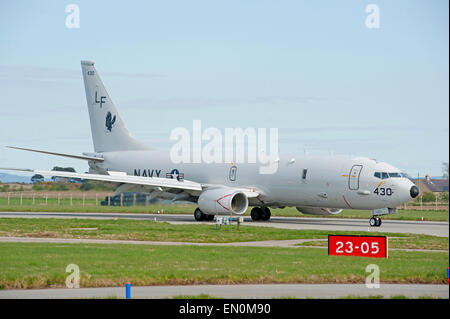 USA - Marine Boeing P-8A Poseidon (737-8FV) an RAF Lossiemouth, Schottland.  SCO 9690. Stockfoto