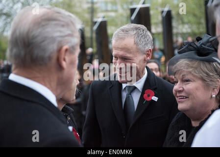 London, UK. 25. April 2015. Sir Lockwood Smith, hoher Kommissar der New Zealand in das Vereinigte Königreich in den ANZAC Day Dawn Dienst am Wellington Arch in London. Bildnachweis: Peter Manning/Alamy Live-Nachrichten Stockfoto