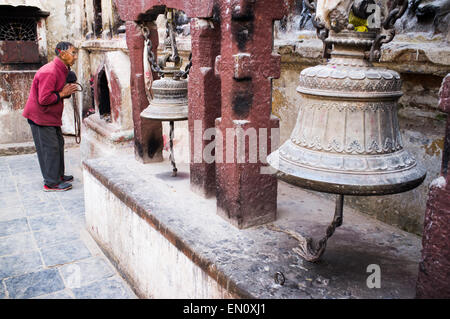 Pilgern in der Stupa von Boudhanath, Kathmandu, Nepal, Asien Stockfoto