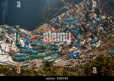 Namche Bazar, Nepal - 9. März 2015: Luftaufnahme von Namche Bazaar in der Everest Region Nepals Stockfoto