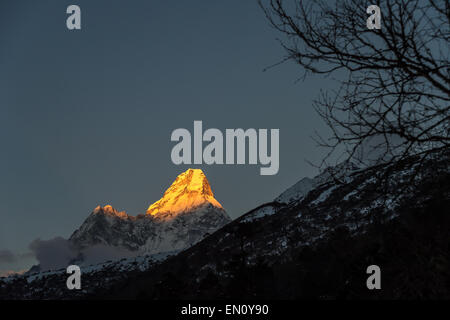 Ama Dablam Höhepunkt bei Sonnenuntergang Stockfoto