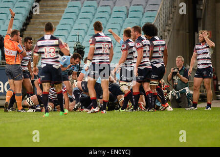 Sydney, Australien. 25. April 2015. Super Rugby. New South Wales Waratahs im Vergleich zu Melbourne Rebellen. Waratahs feiern ihren ersten Versuch. Die Waratahs gewann 18-16. Bildnachweis: Aktion Plus Sport/Alamy Live-Nachrichten Stockfoto