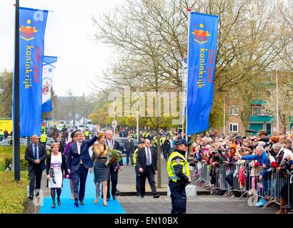 Ihre Majestäten König Willem-Alexander und Maxima Königin besucht dem Festival Long Live Club in Zwolle. Der nationale Ausschuß 200 Jahre Königreich organisiert das Festival, das Recht auf Versammlungs-und Vereinigungsfreiheit RPE/Albert Nieboer/Niederlande OUT Französisch OUT - NO WIRE SERVICE - feiern Stockfoto