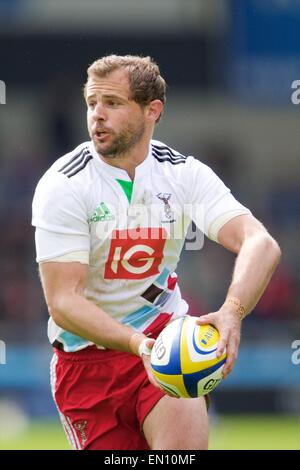 Verkauf, UK. 25. April 2015. Aviva Premiership Rugby. Sale Sharks vs. Harlekine. Harlekine fliegen Hälfte Nick Evans im Warm-up Credit: Action Plus Sport/Alamy Live News Stockfoto