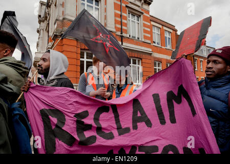 Brixton, London, UK. 25. April 2015. Ein Tag der Protest gegen die rasante Gentrifizierung Brixton und der Vertreibung von mehreren etablierten Gemeinden. Bildnachweis: Honig Salvadori/Alamy Live-Nachrichten Stockfoto