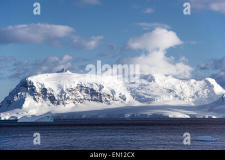 Schneebedeckte Berge Anvers Island antarktischen Halbinsel Antarktis Stockfoto