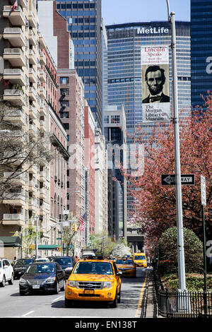 New York, NY, USA. 22. April 2015. Dichten Verkehr auf der Park Avenue in New York City während der Frühjahrssaison gesehen in New York City, USA. Stockfoto