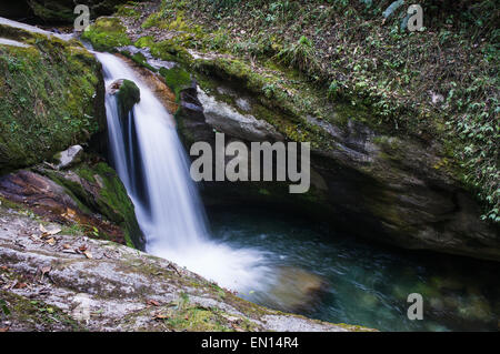 Wasserfall im Himalaya-Tal, Nepal Stockfoto