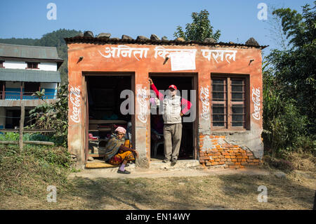 Altbau, die neben der Straße, Nepal Stockfoto