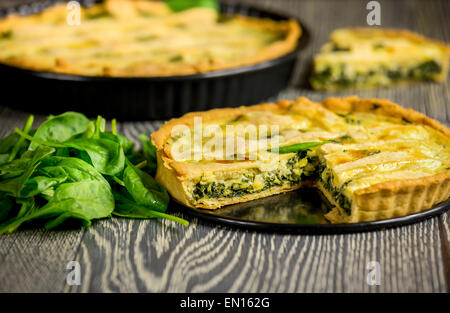 Köstliche hausgemachte Spinat-quiche Stockfoto