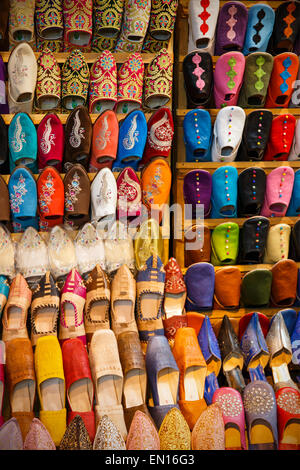 Bunte handgemachte Lederschuhe in Marrakesch, Marokko Stockfoto