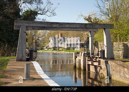 Sperre bei Flatford Mill Stockfoto