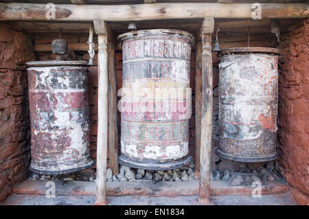 Buddhistische Gebetsmühlen, Kagbeni Gompa Kloster, untere Mustang, Nepal, Asien Stockfoto